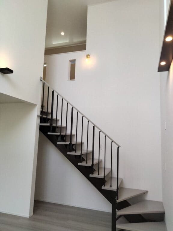 イエガオの内装デザイン例（スケルトン階段）