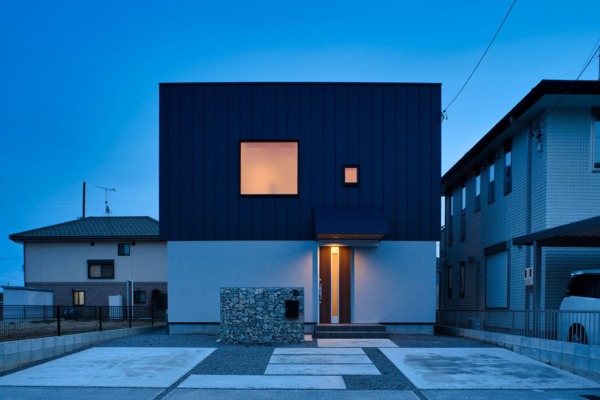 根上建築のおしゃれな家（外観）
