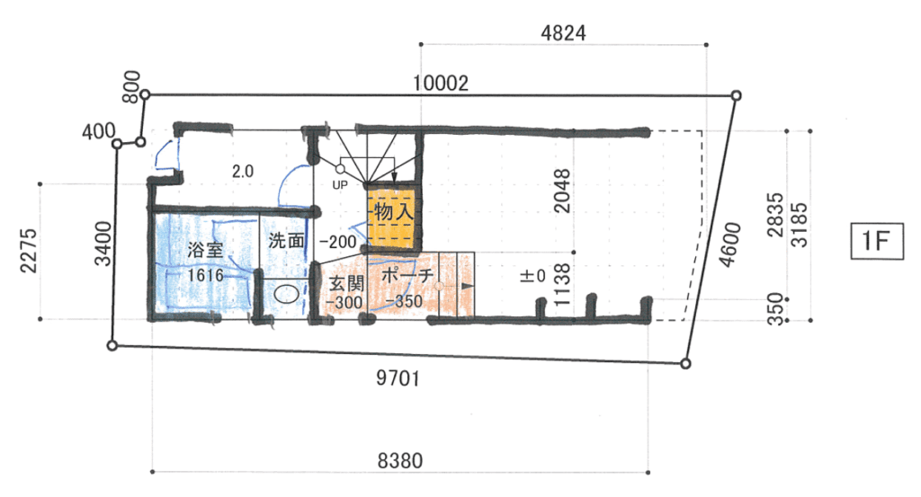 敷地13坪でビルトインガレージ付きの三階建ての間取り図（1階）
